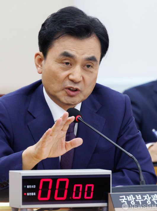 [서울=뉴스핌] 윤창빈 기자 = 안규백 국방부 장관 후보자가 15일 오전 서울 여의도 국회 국방위원회 전체회의에서 열린 인사청문회에서 의원 질의에 답변하고 있다. 2025.07.15 pangbin@newspim.com