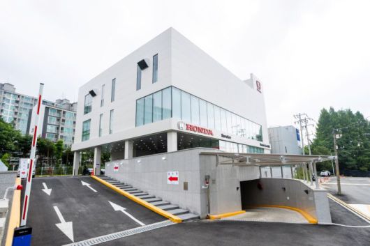 혼다코리아는 고객 만족도 및 서비스 품질 향상을 위해 혼다 자동차 일산 서비스센터를 신축 및 확장 이전하고 오픈했다고 15일 밝혔다. [사진=혼다코리아]