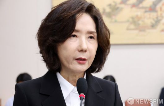 [서울=뉴스핌] 정일구 기자 = 이진숙 부총리 겸 교육부 장관 후보자가 16일 오전 서울 여의도 국회 교육위원회에서 열린 인사청문회에서 모두발언을 하고 있다. 2025.07.16 mironj19@newspim.com