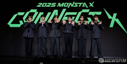 [서울=뉴스핌] 류기찬 인턴기자 =보이그룹 몬스타엑스 멤버들이 16일 오후 서울 영등포구 콘래드 서울에서 열린 데뷔 10주년 기념 콘서트 '커넥트 엑스(Connect X)' 기자간담회에서 포즈를 취하고 있다. 2025.07.16 ryuchan0925@newspim.com