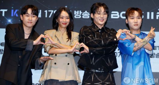 [서울=뉴스핌] 류기찬 인턴기자 = 공통 마스터 임한별, 효린, 백구영, 저스디스가 16일 오전 서울 구로구 디큐브시티 더 세인트에서 열린 오디션 프로그램 '보이즈 2 플래닛' 제작발표회에서 포즈를 취하고 있다. '보이즈 2 플래닛'은 K-POP 정상에 오르기 위한 소년들의 도전기를 그린 글로벌 서바이벌 프로그램이다. 2025.07.16 ryuchan0925@newspim.com