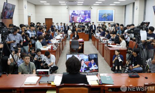 [서울=뉴스핌] 정일구 기자 = 16일 오전 서울 여의도 국회 교육위원회에서 이진숙 부총리 겸 교육부 장관 후보자 인사청문회가 열리고 있다. 2025.07.16 mironj19@newspim.com