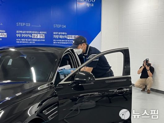 [천안=뉴스핌] 조수빈 기자 = 지난 15일 방문한 천안의 SK렌터카 오토옥션. 세스코와 협업해 실내 살균과 냄새 제거 과정까지 도입했다. [사진=조수빈 기자] 2025.07.17 beans@newspim.com