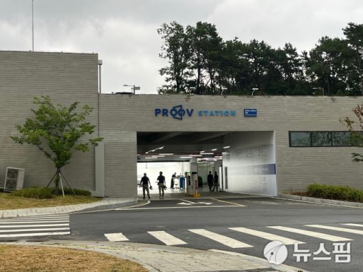 [천안=뉴스핌] 조수빈 기자 = 지난 15일 방문한 천안의 SK렌터카 오토옥션의 상품화 존인 프루브 스테이션.  [사진=조수빈 기자] 2025.07.17 beans@newspim.com