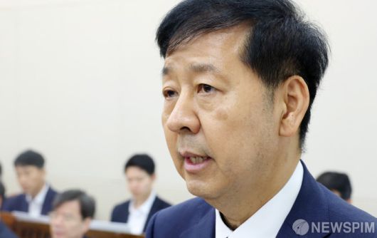 [서울=뉴스핌] 정일구 기자 = 구윤철 부총리 겸 기획재정부 장관 후보자가 17일 오전 서울 여의도 국회 기획재정위원회에서 열린 인사청문회에서 모두발언을 하고 있다. 2025.07.17 mironj19@newspim.com