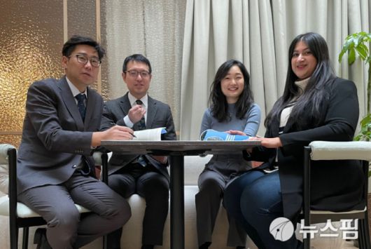 [서울=뉴스핌] 이영종 통일전문기자 = 17일 김정은 정권의 인권탄압과 폭압적 통치실태를 담은 보고서를 펴낸 대북 인권단체 전환기정의워킹그룹(TJWG)의 활동가와 연구자들. 왼쪽부터 이영환 대표, 신희석 법률분석관, 박송아 연구원, 수헤나 메흐라(Suhena Mehra) 연구원. [사진=TJWG] 2025.07.17 yjlee@newspim.com