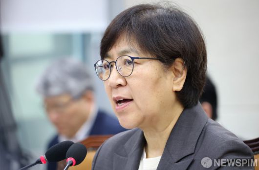 [서울=뉴스핌] 정일구 기자 = 정은경 보건복지부 장관 후보자가 18일 오후 서울 여의도 국회 보건복지위원회에서 열린 인사청문회에서 의원 질의에 답하고 있다. 2025.07.18 mironj19@newspim.com