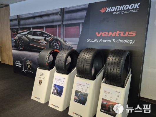 [인제=뉴스핌] 김승현 기자 = 강원 인제스피디움에서 개최 중인 2025 람보르기니 슈퍼 트로페오' 아시아 시리즈 4라운드 라운지에 전시된 한국타이어. 2025.07.19 kimsh@newspim.com