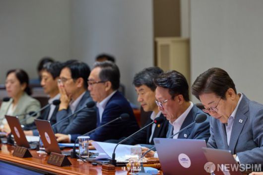 [서울=뉴스핌] 이재명 대통령이 15일 서울 용산 대통령실에서 제31회 국무회의를 주재하고 있다. [사진=대통령실] 2025.07.15 photo@newspim.com