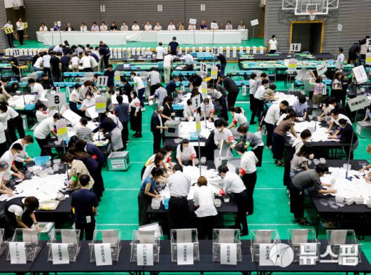 일본 참의원 선거 개표 모습 [사진=로이터 뉴스핌]