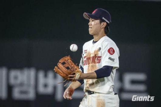 [서울=뉴스핌] 롯데의 유격수 전민재가 이번 시즌 13번째 실책을 기록했다. [사진 = 롯데]  2025.07.23 wcn05002@newspim.com