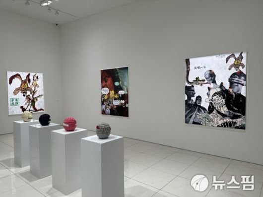 [서울=뉴스핌] 이지은 기자 = 배우 겸 작가 박기웅의 '퓨처 슈퍼히어로' 전시 전경. 2025.07.24 alice09@newspim.com