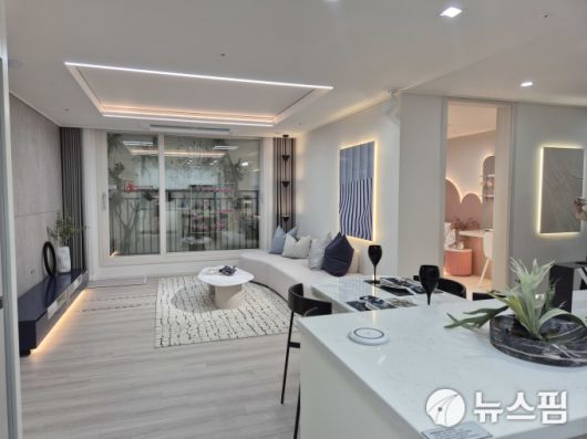 [서울=뉴스핌] 정영희 기자 = 한국토지주택공사(LH)가 다음달 4일 공급하는 남양주왕숙 A-1·A-2블록 전용 55㎡ 견본주택 모습. 2025.07.25 chulsoofriend@newspim.com