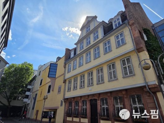 프랑크푸르트 시내에 위치한 괴테생가 전경. [사진=박노훈 기자]