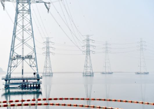 안산시 시화호 공유수면에 설치된 송전선로 모습. [사진=안산시] 2020.02.17 1141world@newspim.com