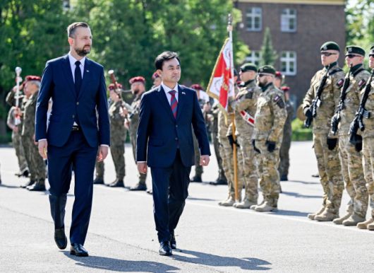 한-폴 국방장관회담에 앞서 글리비체 군부대에서 진행된 환영행사. 사진 왼쪽이 브와디스와프 코시니악-카미슈 폴란드 국방장관. [사진=국방부 제공] 2025.08.01 gomsi@newspim.com