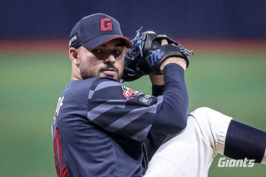 롯데의 후반기 상승세를 이끌고 있는 대체 외국인 투수 알렉 감보아. [사진=롯데]