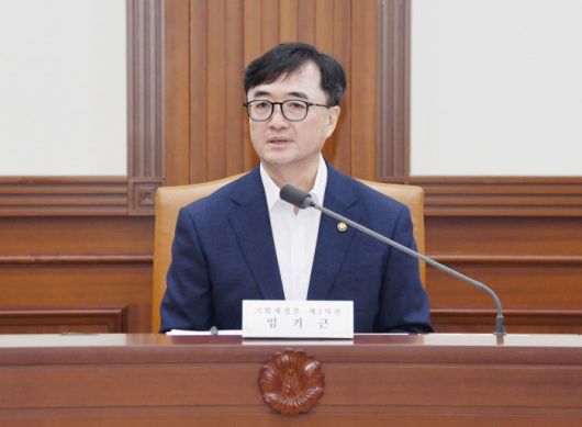 [서울=뉴스핌] 임기근 기획재정부 차관이 16일 오전 서울 종로구 정부서울청사에서 열린 '지출 구조조정 관련 관계부처 회의'를 주재, 모두발언을 하고 있다.[사진=기획재정부] 2025.07.16 photo@newspim.com