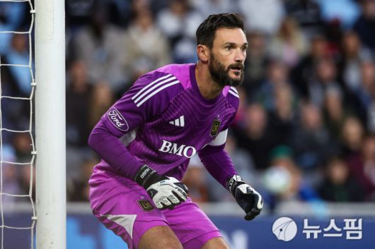[세인트폴 로이터=뉴스핌] 손지호 기자 = 로스앤젤레스 FC(LAFC) 골키퍼 위고 요리스가 16일 알리안츠 필드에서 열린 미네소타 유나이티드와의 경기에서 골문을 지키고 있다. 2025.08.07 thswlgh50@newspim.com