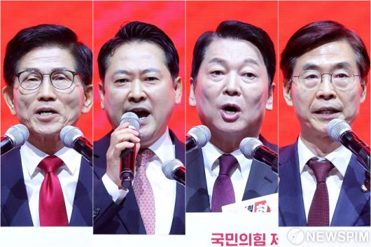 [대구=뉴스핌] 정일구 기자 = 김문수(왼쪽부터), 장동혁, 안철수, 조경태 국민의힘 대표 후보가 8일 오후 대구 엑스코 컨벤션홀에서 열린 국민의힘 제6차 전당대회 대구·경북 합동연설회에서 정견발표를 하고 있다. 2025.08.08 mironj19@newspim.com