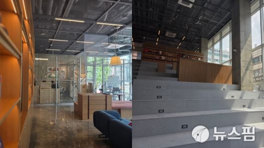 [서울=뉴스핌] 송현도 기자 = 건물 2층 로비에 들어서자마자 마주하는 ep 라운지와 1층부터 2층까지 이어진 '그랜드 스테어'의 모습. 2층에는 몬드라곤 대학교 서울 캠퍼스가 입주할 예정이다. 2025.08.08 dosong@newspim.com