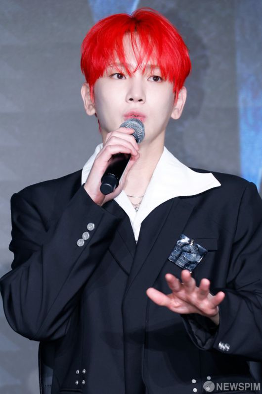 [서울=뉴스핌] 류기찬 인턴기자 = 샤이니 키가 11일 오후 서울 광진구 풀만 엠배서더 서울이스트폴에서 열린 정규 3집 '헌터'(HUNTER) 발매 기념 기자간담회에서 인사말을 하고 있다. 2025.08.11 ryuchan0925@newspim.com