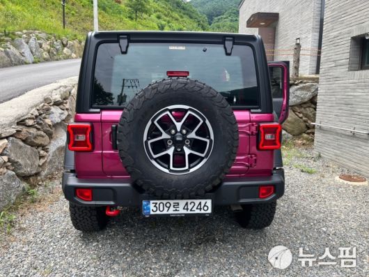 [서울=뉴스핌] 조수빈 기자 = 지프 랭글러 투스카데로 외관. [사진=조수빈 기자] 2025.08.14 beans@newspim.com