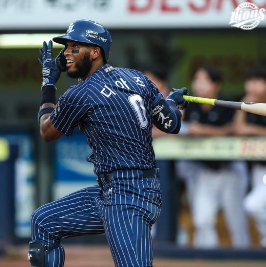 [서울=뉴스핌] 삼성의 외국인 타자 르윈 디아즈가 지난 24일 키움과의 경기에서 3회 선두 타자로 나서 솔로 홈런을 기록했다. [사진 = 삼성] 2025.08.24 wcn05002@newspim.com