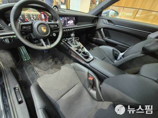 [서울=뉴스핌] 김승현 기자 = 포르쉐코리아가 공개한 '911 GT3 투어링 패키지' 2025.08.27 kimsh@newspim.com