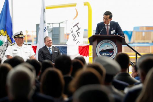 [펜실베이니아 로이터=뉴스핌] 김동관 한화그룹 부회장이 26일(현지시간) 미국 펜실베이니아주 필라델피아에 위치한 한화 필리 조선소에서 열린 '스테이트 오브 메인'호 명명식에서 발언을 하고 있다. 2025.08.27 photo@newspim.com