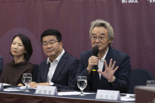 남명렬 홍보위원(연극배우)이 '서울어텀페스타' 참여 소감을 발표하고 있다. [사진=서울문화재단]