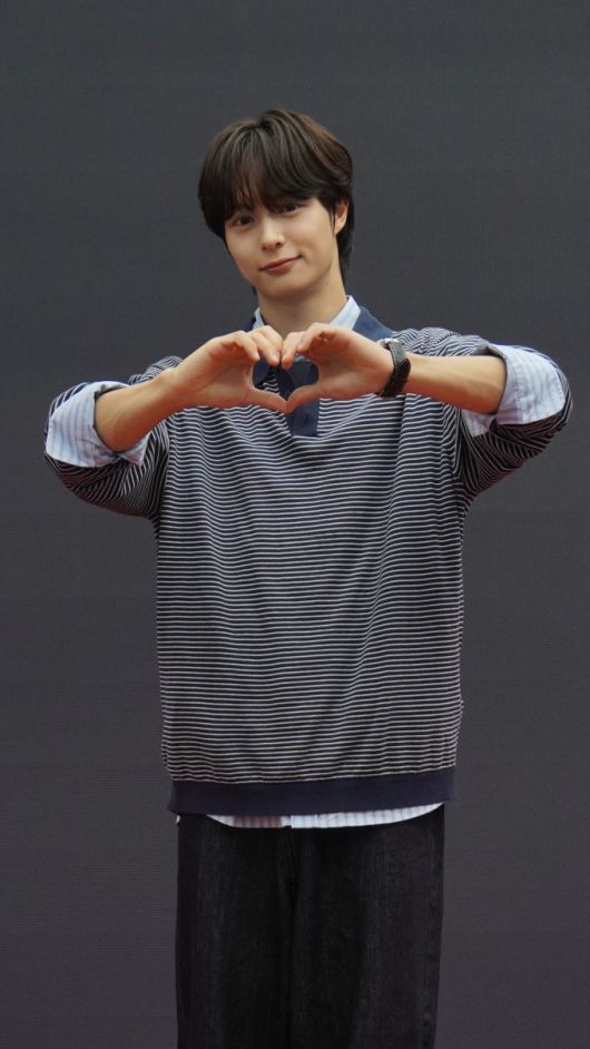 [서울=뉴스핌] 최문선 기자 = 그룹 '유어즈' 효. [사진=피나클엔터테인먼트] 2025.09.01 moonddo00@newspim.com