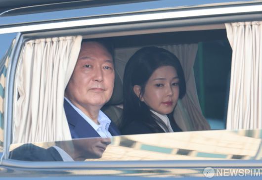 사진은 지난 4월 11일 오후 윤 전 대통령 부부가 서울 용산구 한남동 대통령 관저를 떠나는 모습. [사진=김학선 기자]