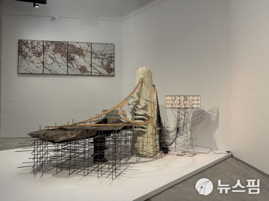 [서울=뉴스핌] 이지은 기자 = 이불 작가의 '몽그랑레시: 바위에 흐느끼다'. 2025.09.01 alice09@newspim.com