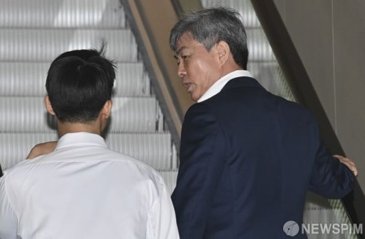 사진은 이 전 대표가 지난 7월 서울 종로구에 있는 특검팀 사무실에 출석하는 모습. [사진=양윤모 기자]