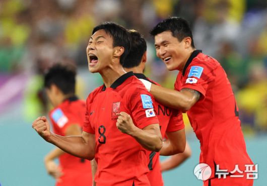 [카타르 로이터=뉴스핌] 박두호 기자 = 한국은 6일(한국시간) 카타르 도하의 974 스타디움에서 브라질에 1대4로 패했다. 후반전 백승호가 득점한 이후 세리머니를 하고 있다. 2022.12.06 walnut_park@newspim.com