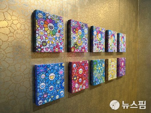 [서울=뉴스핌] 이지은 기자 = 3일 서울 강남구 코엑스에서 열린 '프리즈 서울'의 페로탕 부스. 페로탕에서 선보인 무라카미 타카시 작품이 모두 완판됐다. 2025.09.03 alice09@newspim.com