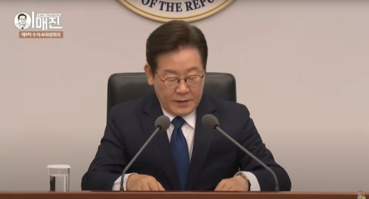 이재명 대통령은 4일 오후 용산 대통령실에서 9차 수석보좌관회의를 직접 주재하면서 K-제조업 재도약 관련한 모두 발언을 하고 있다. [사진=KTV]