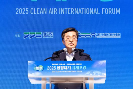 경기도는 2일 경기융합타운에서 '2025 청정대기 국제포럼'을 열고, 대기환경 개선과 기후위기 대응을 위한 국제 공동협력의 시작을 알렸다. [사진=경기도]