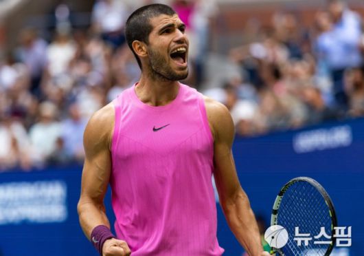 [뉴욕 로이터=뉴스핌] 박상욱 기자= 알카라스가 5일(현지시간) 열린 US오픈 테니스 남자 단식 4강전에서 승리한 뒤 포효하고 있다. 2024.9.5 psoq1337@newspim.com