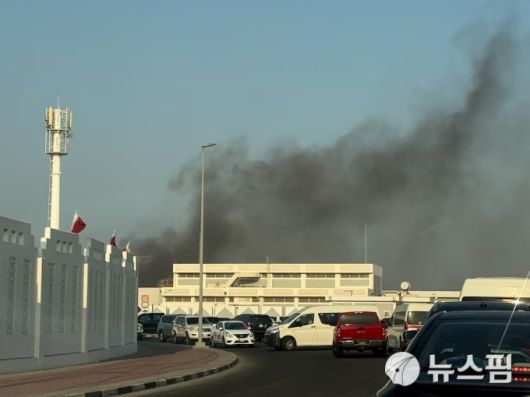 9일(현지시간) 이스라엘이 카타르 도하에 있는 하마스 지도부에 대한 정밀 공격을 실행한 가운데, 카타르 시내에서 검은 연기가 피어오르고 있다. [사진=로이터 뉴스핌]