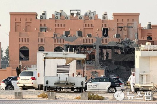 지난 9일(현지시간) 이스라엘의 공습으로 훼손된 카타르 수도 도하의 한 건물. [사진=로이터 뉴스핌]