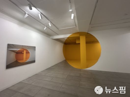 [서울=뉴스핌] 이지은 기자 = 조르주 루스 작가의 '서울, 성곡Ⅰ' 전경.  2025.09.16 alice09@newspim.com