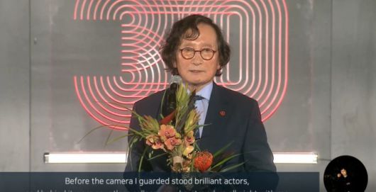 공로상을 수상한 영화감독 정지영. [사진=네이버TV]