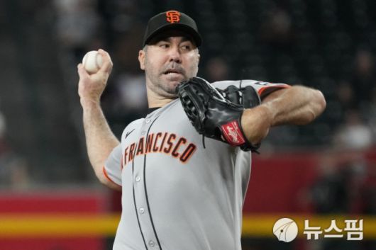 [애리조나 로이터=뉴스핌] 박상욱 기자= 벌랜더가 18일 메이저리그 애리조나와의 원정 경기에서 투구를 하고 있다. 2025.9.18 psoq1337@newspim.com