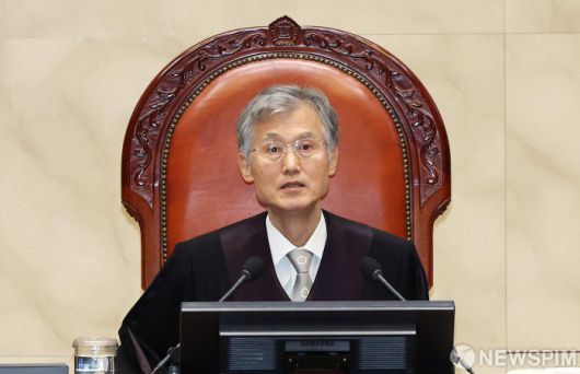 [서울=뉴스핌] 정일구 기자 = 조희대 대법원장이 18일 오후 서울 서초구 대법원 대법정에서 열린 전원합의체 선고에 앞서 발언하고 있다. 2025.09.18 mironj19@newspim.com