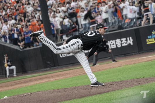 [서울=뉴스핌] 장환수 스포츠전문기자= LG 선발 앤더스 톨허스트가 27일 한화와 대전 경기에서 힘차게 공을 던지고 있다. [사진=LG] 2025.09.27 zangpabo@newspim.com