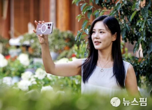 [서울=뉴스핌] 이영종 통일전문기자 = 캄보디아 북한 식당에서 일하다 2018년 탈북한 필라테스 강사 김서아 씨. 김 씨는 자신의 탈출과 국내 정착을 도운 한국 청년 사업가와 결혼해 살고 있다. [사진=남북하나재단] 2025.10.08 yjlee@newspim.com