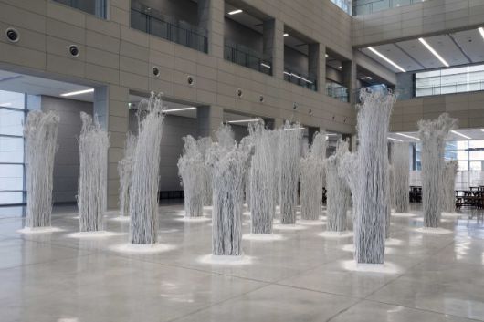 [서울=뉴스핌]이영란 편집위원/미술전문기자= 이강소 회고전 '曲水之遊 곡수지유 실험은 계속된다' 중 어미홀의 설치작품. [사진=대구미술관] 2025.10.08 art29@newspim.com