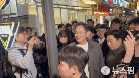 [서울=뉴스핌] 김정인 기자 = '치맥 회동'에 등장한 이재용 삼성전자 회장 2025.10.30 kji01@newspim.com